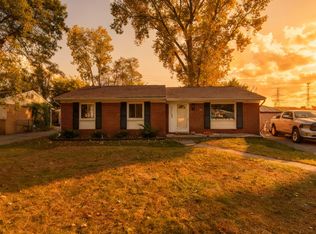 42107 Lincoln St, Van Buren Township, MI 48111