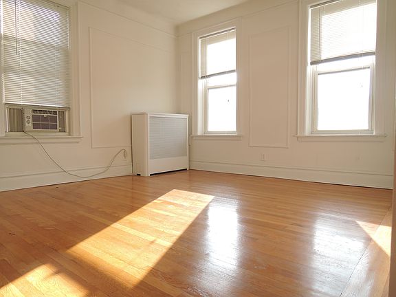 3rd image of 2558 44th St