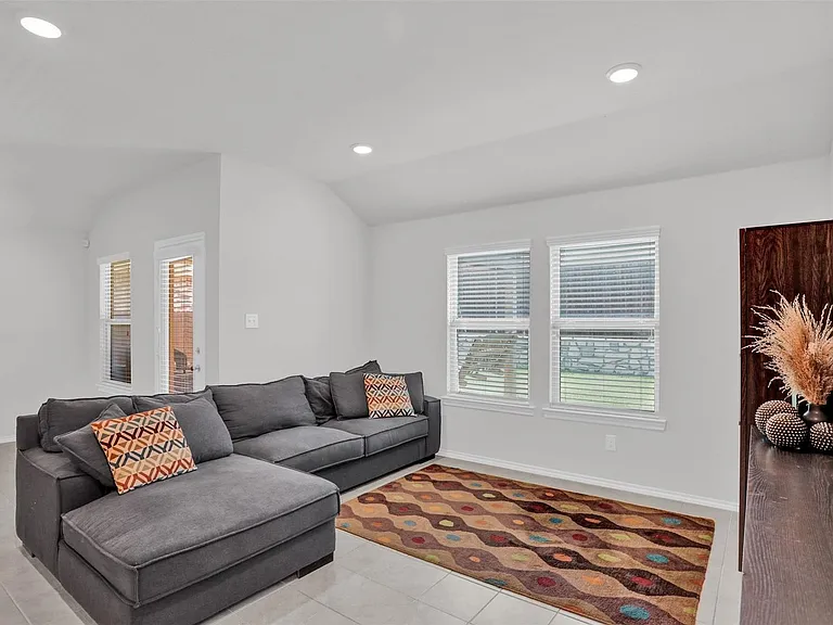 1111 Meadow Side Dr — Photo 13