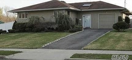 1st image of 5 Melissa Ln