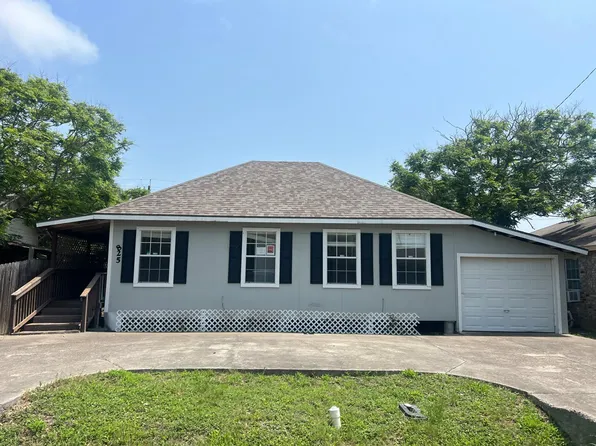 825 Booty St, Sinton, TX 78387