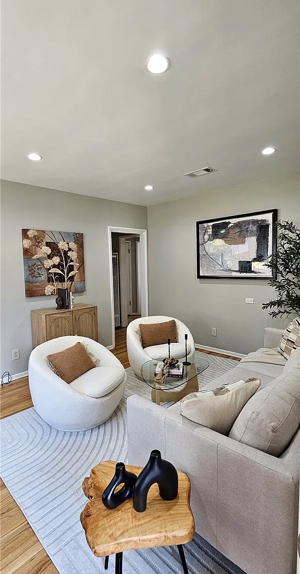 2 bed, 850 sqft, $2,800 — Photo 1