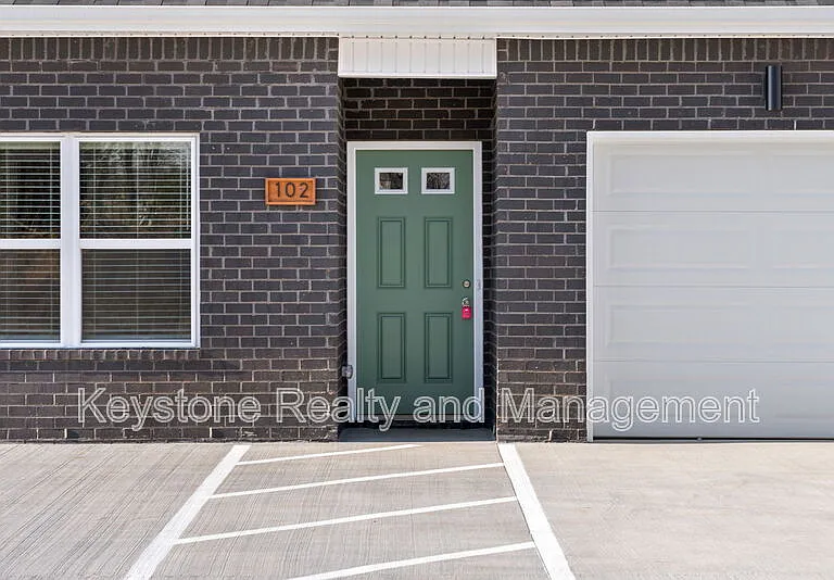 760 Tracy Ln #A102 — Photo 2