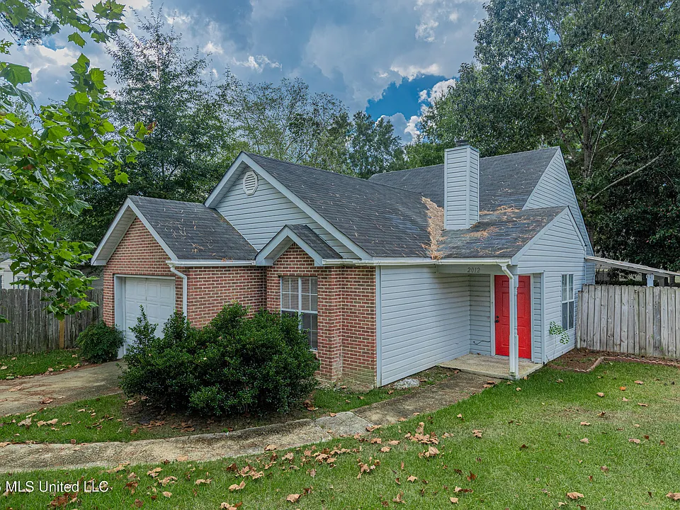 2012 Red Oak Dr