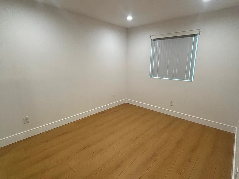 5526 S Wilton Pl — Photo 14