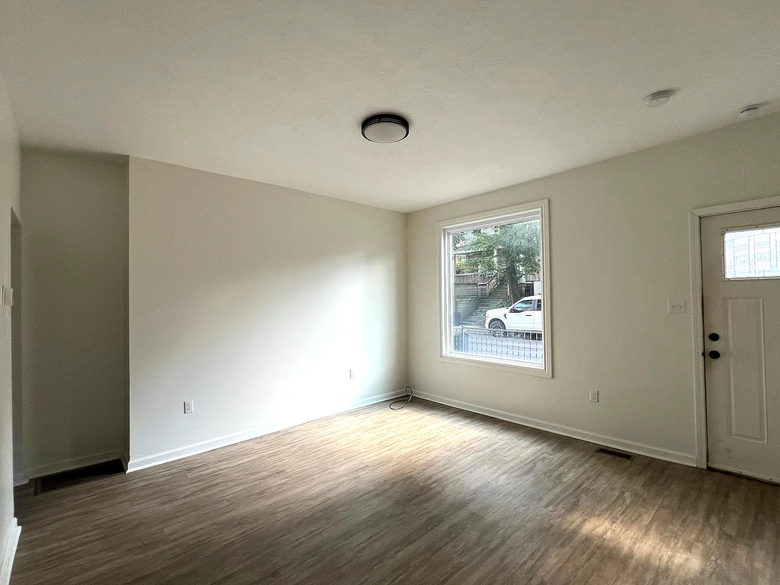 3 bed, 2.5 bath, 1122 sqft, $1,825 — Photo 4