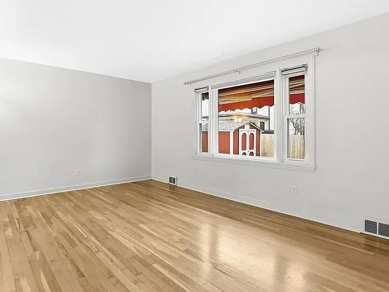 513 Lombard St — Photo 7