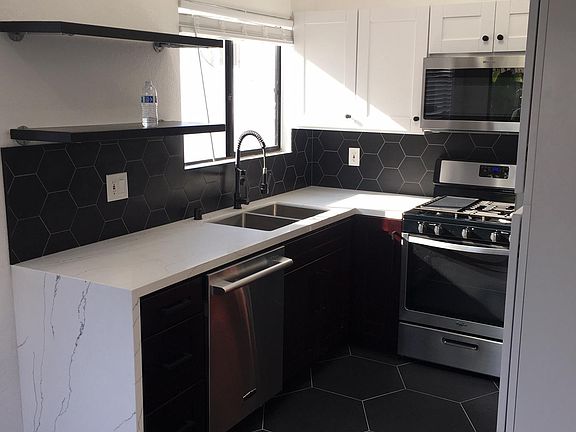 5th image of 4052 Haines St