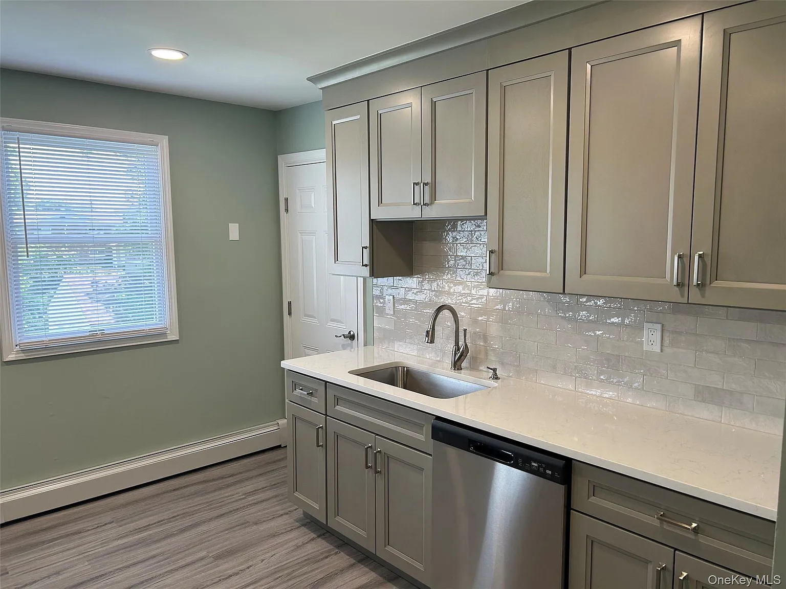 3 bed, 2.0 bath, 2474 sqft, $3,450 — Photo 4