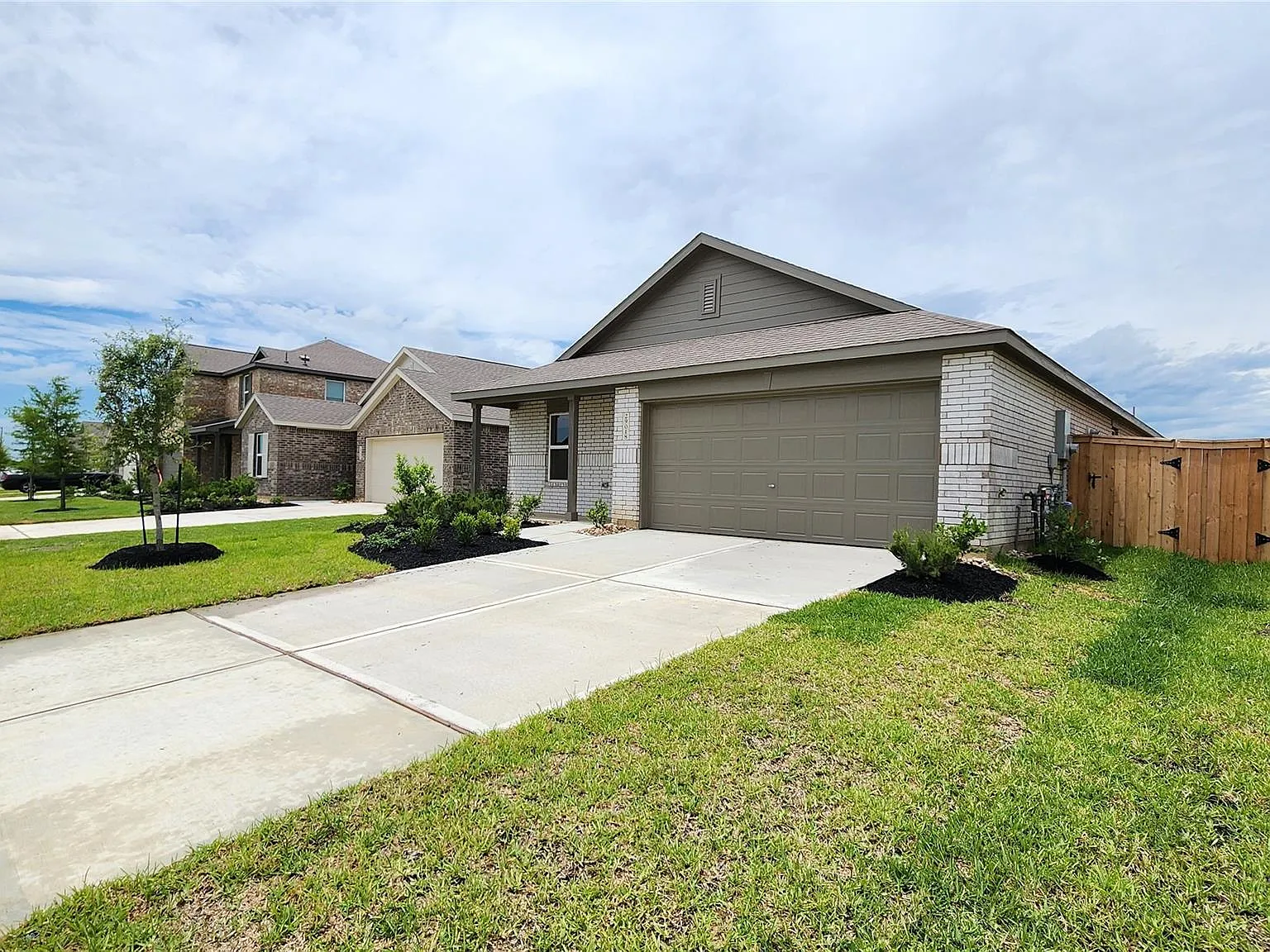 4 bed, 1776 sqft, $1,950 — Photo 2