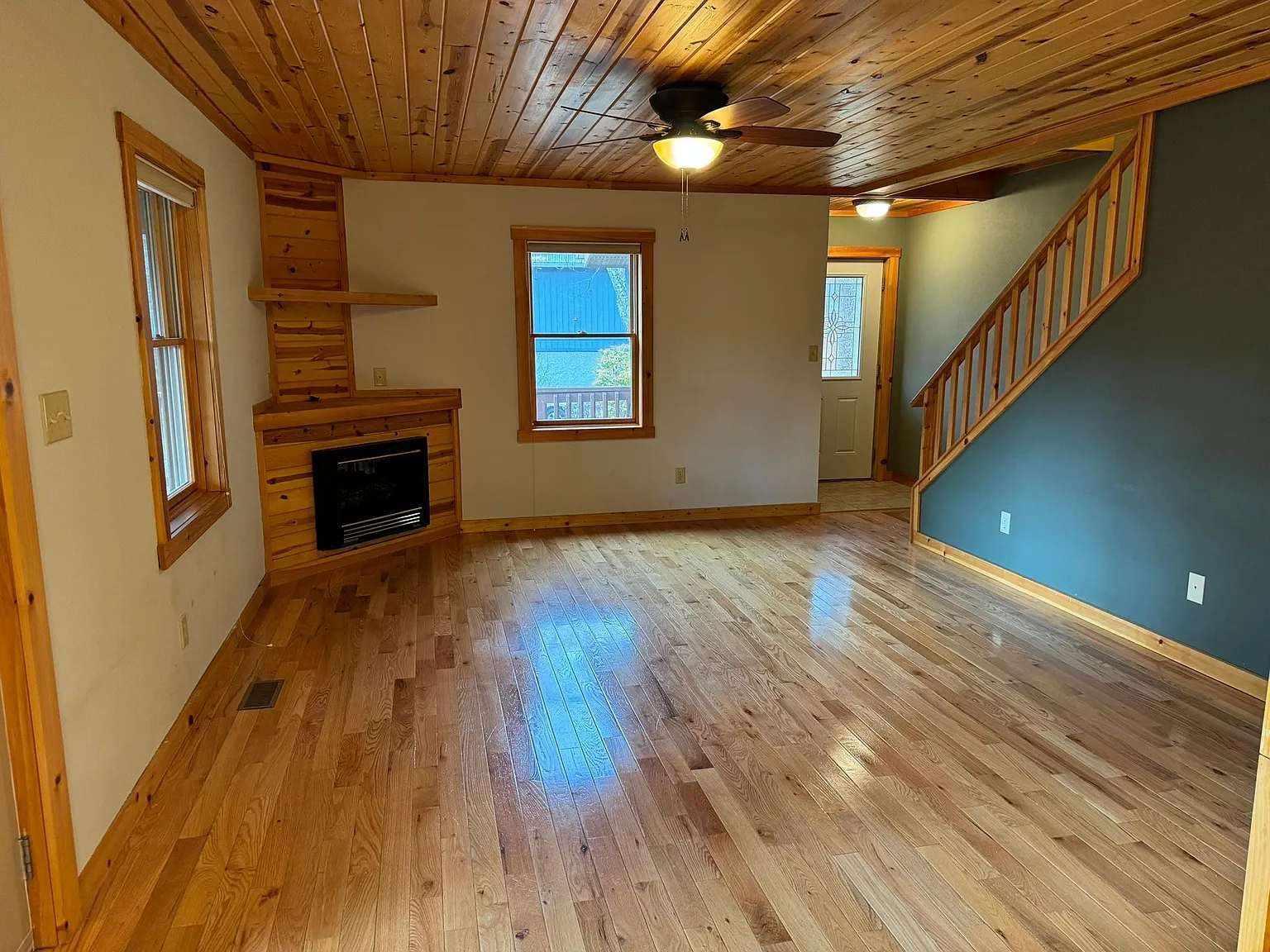 3 bed, $2,900 — Photo 2