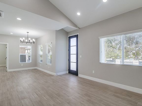 4th image of 3577 40th St
