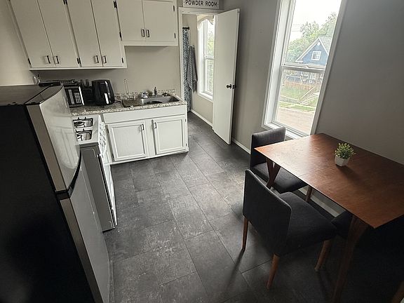 3rd image of 302 N Spring Ave APT 3