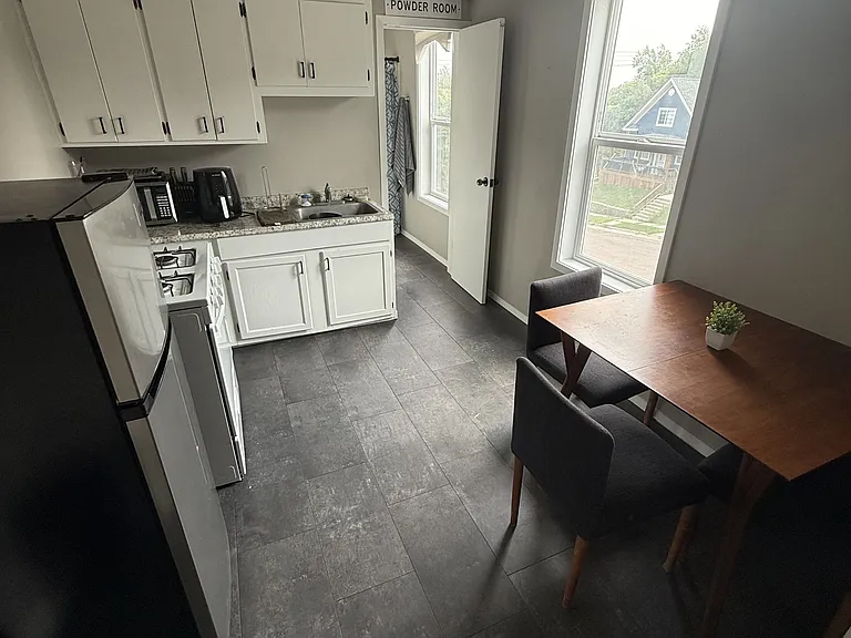 302 N Spring Ave #3 — Photo 3