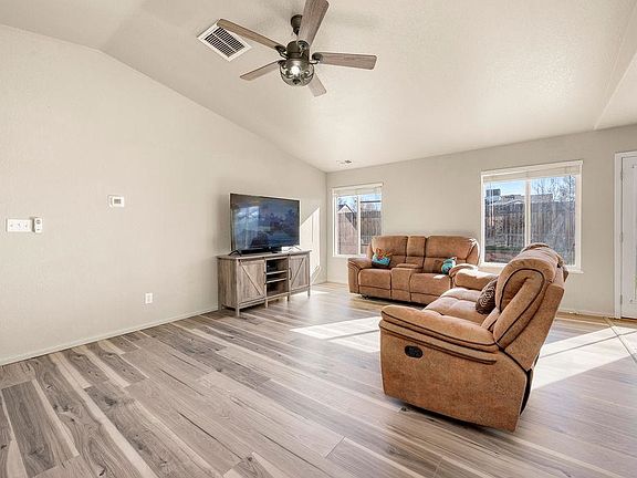 5th image of 312 Catkin St