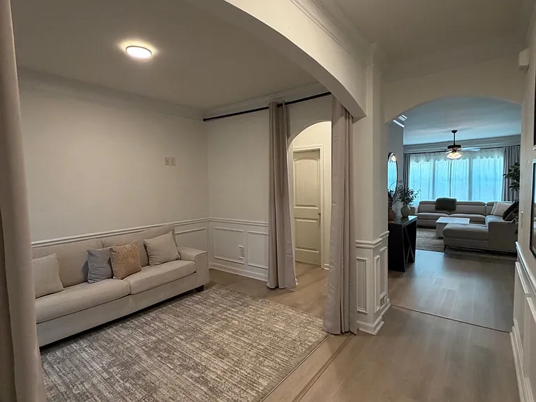 838 Pine Ln — Photo 2