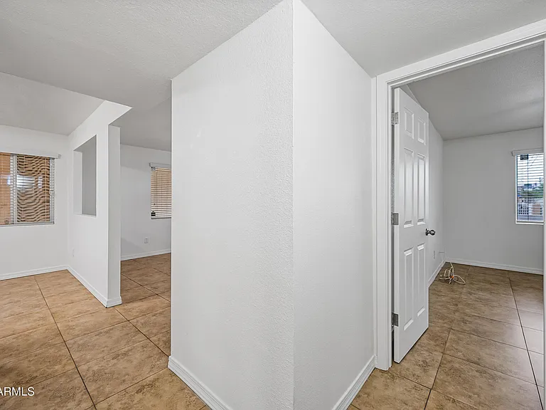 4115 N 18th Dr — Photo 9