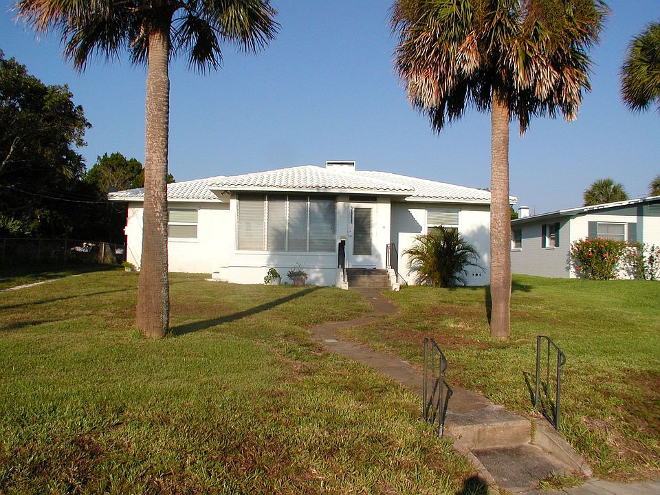 1st image of 2111 N Oleander Ave