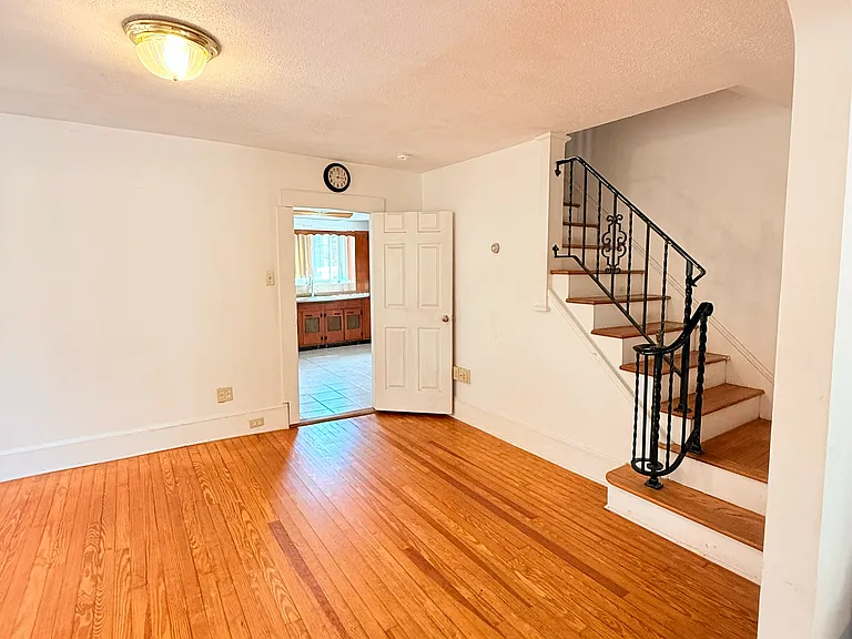 216 N Main St — Photo 5