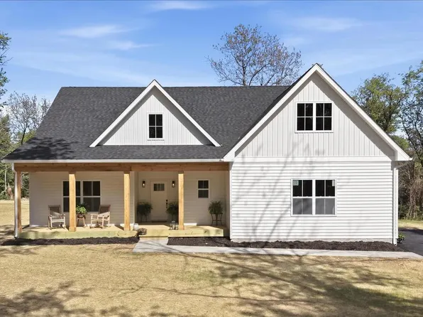 825 Avanti Dr, Bunker Hill, WV 25413