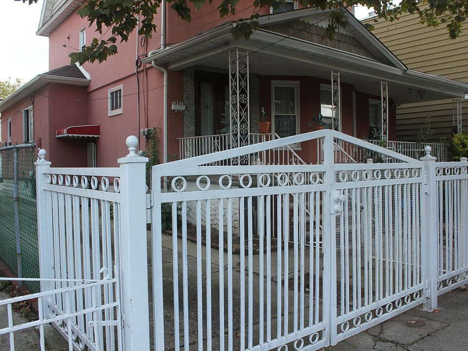 1st image of 10449 118th St