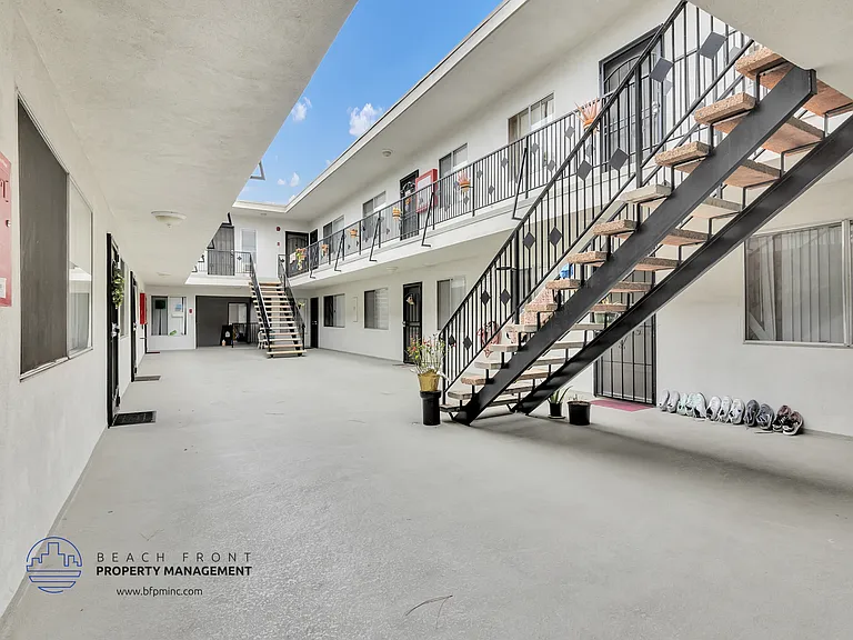 11704 Truro Ave — Photo 6