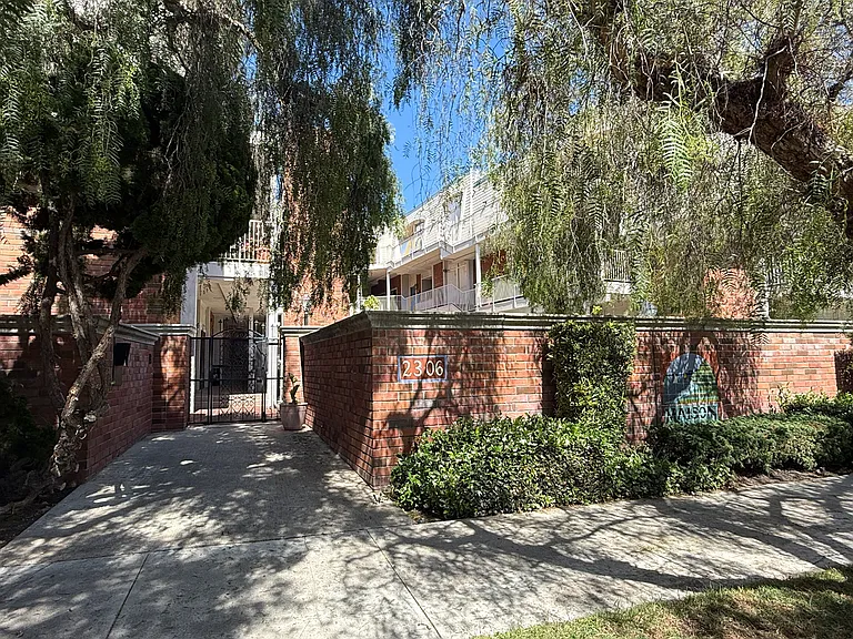 2306 Palos Verdes Dr W #302 — Photo 2