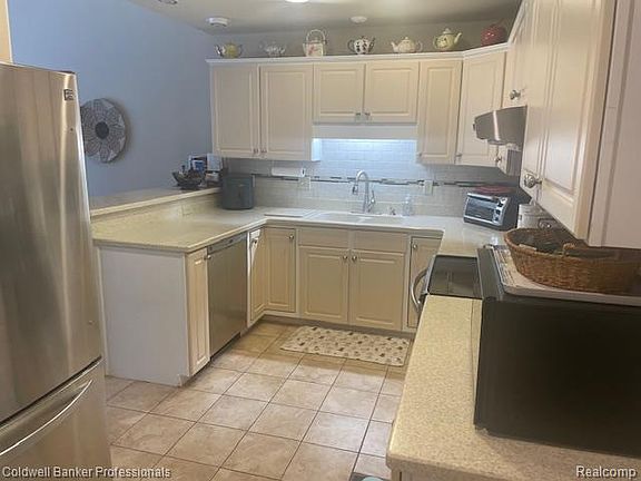 3rd image of 13096 Village Ct