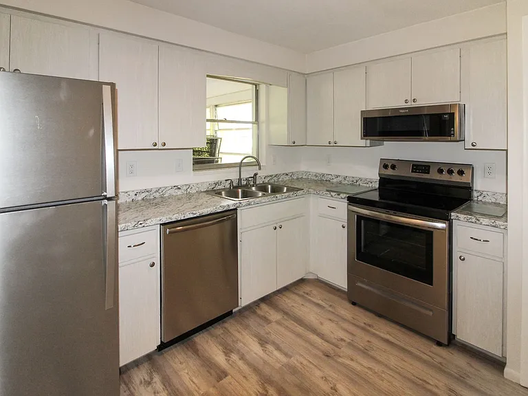 253 Alsace Ave — Photo 7