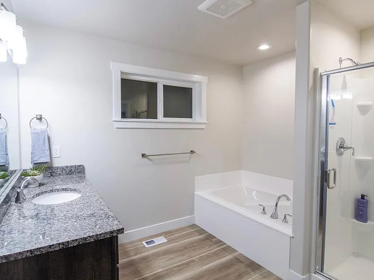 2043 N 350 E — Photo 9