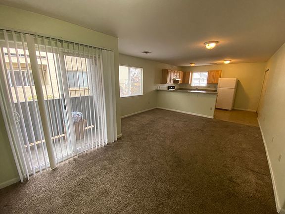 4th image of 925 Prater Way #1B-1BA-726SQFT