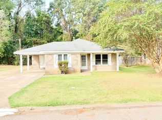 294 Maderia Dr, Columbus, MS 39702