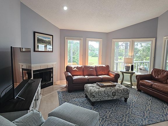 3rd image of 3165 Lakeside Commons Dr SE #1