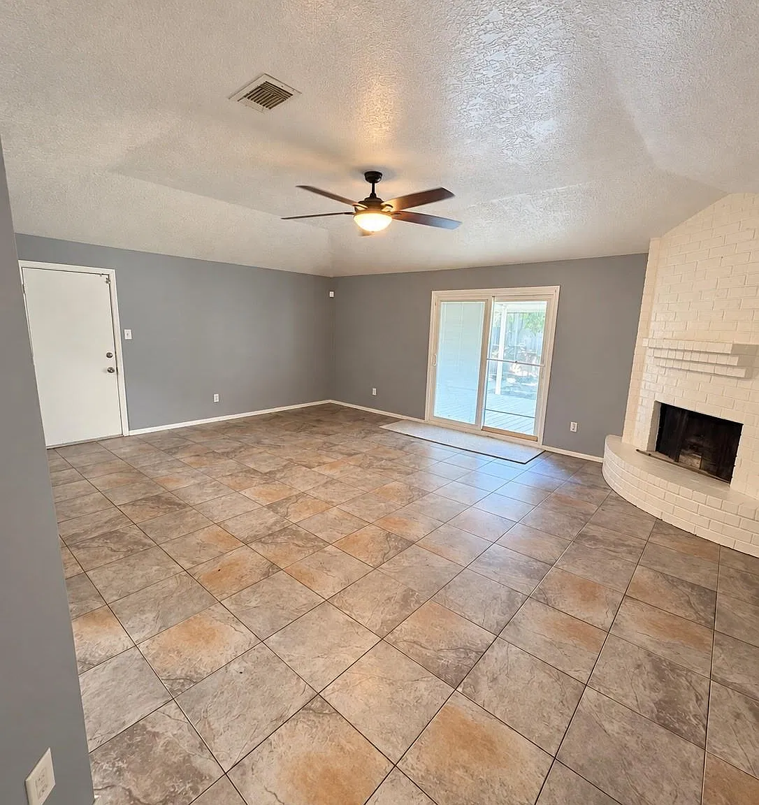 3 bed, 2.0 bath, 1643 sqft, $2,200 — Photo 4