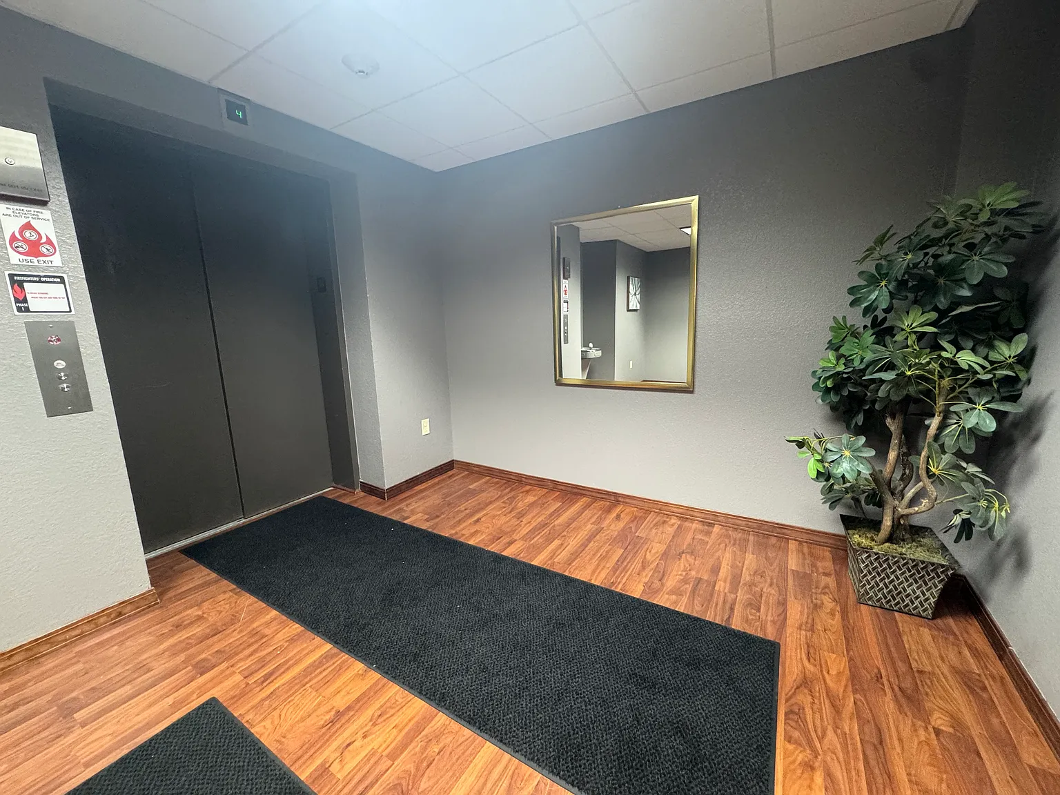 Lakeside Apartments — Photo 4