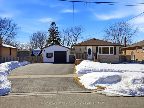 924 McCullough Dr, Whitby, ON L1N 1C6