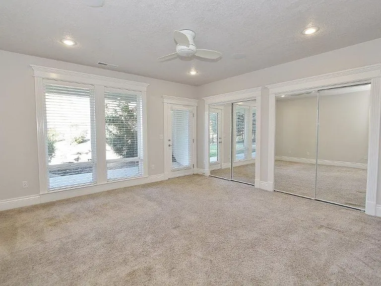 2291 N Greenview Ct — Photo 34