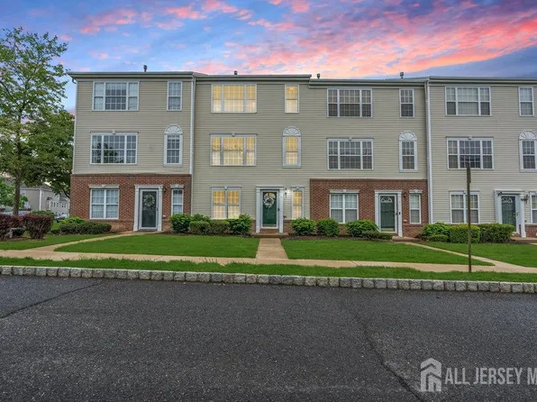 3 Kuczynski Dr, Parlin, NJ 08859