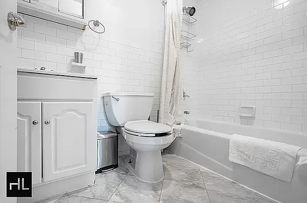 Bathroom, photo 1