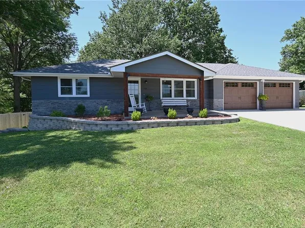 718 Spelman Dr, Smithville, MO 64089