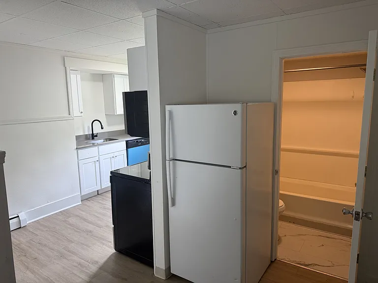3 Berwick Rd #4 — Photo 4