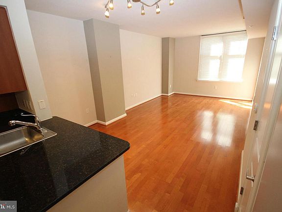 5th image of 1021 N Garfield St APT 304