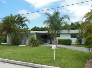 2660 Lake Dr, Riviera Beach, FL 33404