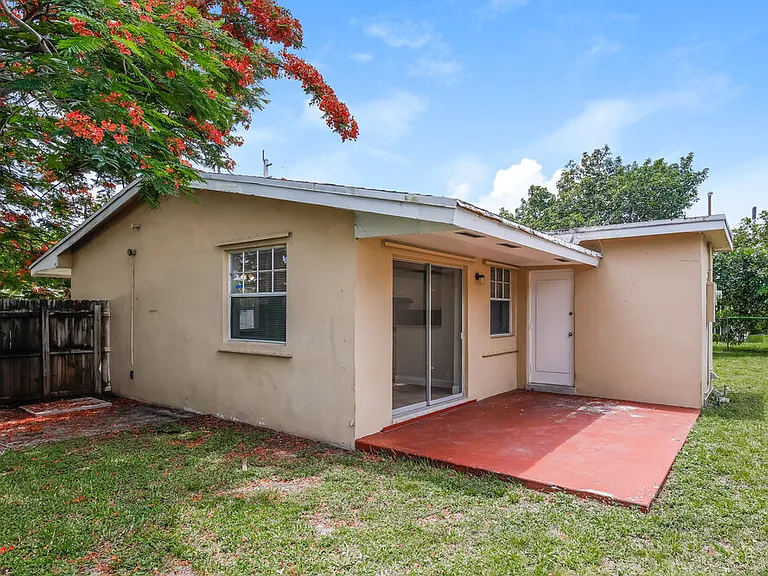 1810 De Soto Dr — Photo 16