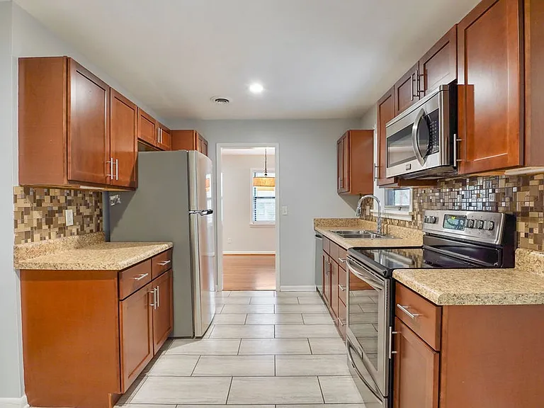 969 Oak Grove Rd — Photo 12