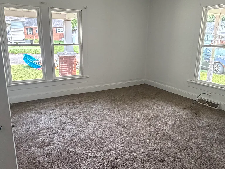 616 Morehead St — Photo 15
