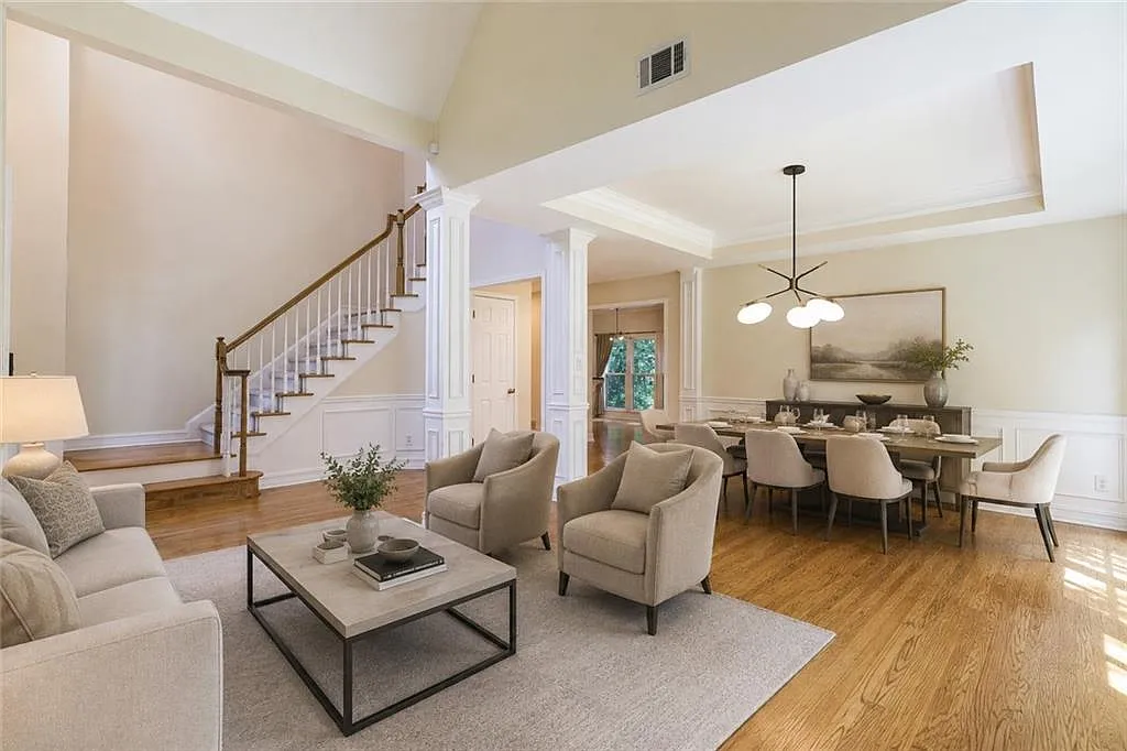 3 bed, 2.5 bath, 2500 sqft, $3,700 — Photo 2