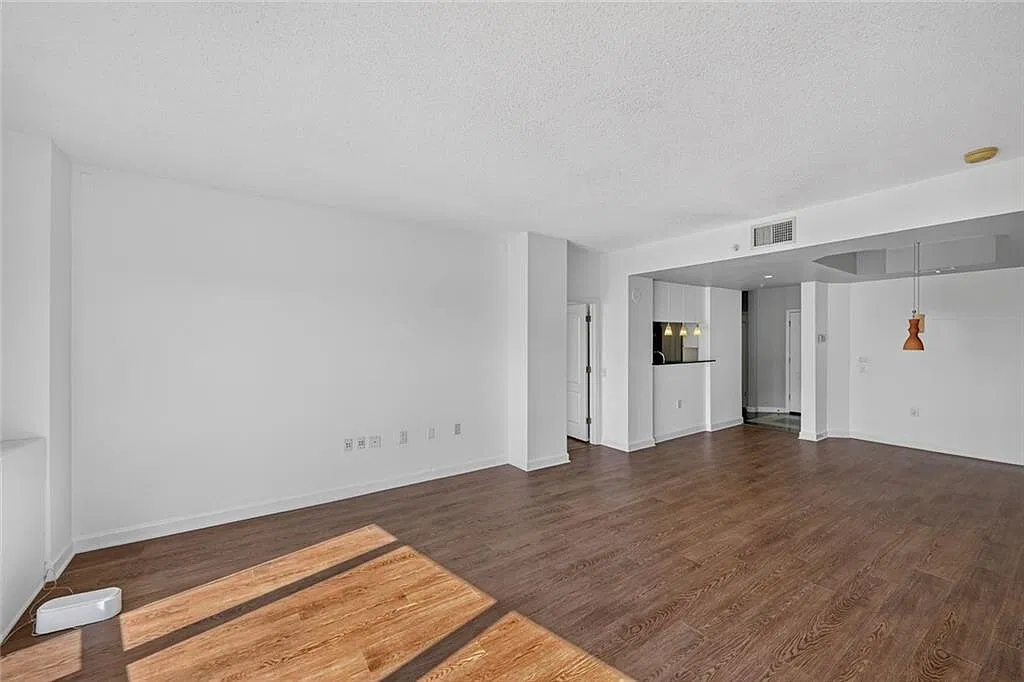 2 bed, 2.0 bath, 1209 sqft, $2,650 — Photo 2