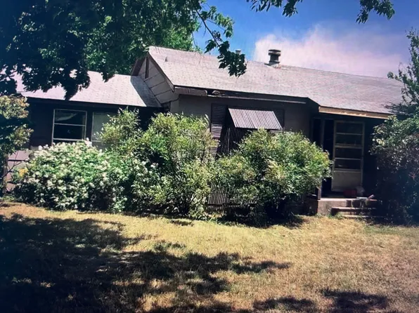 507 Hodge St, Bowie, TX 76230