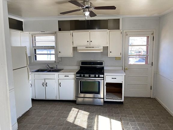 4th image of 1930 Cherry Ct
